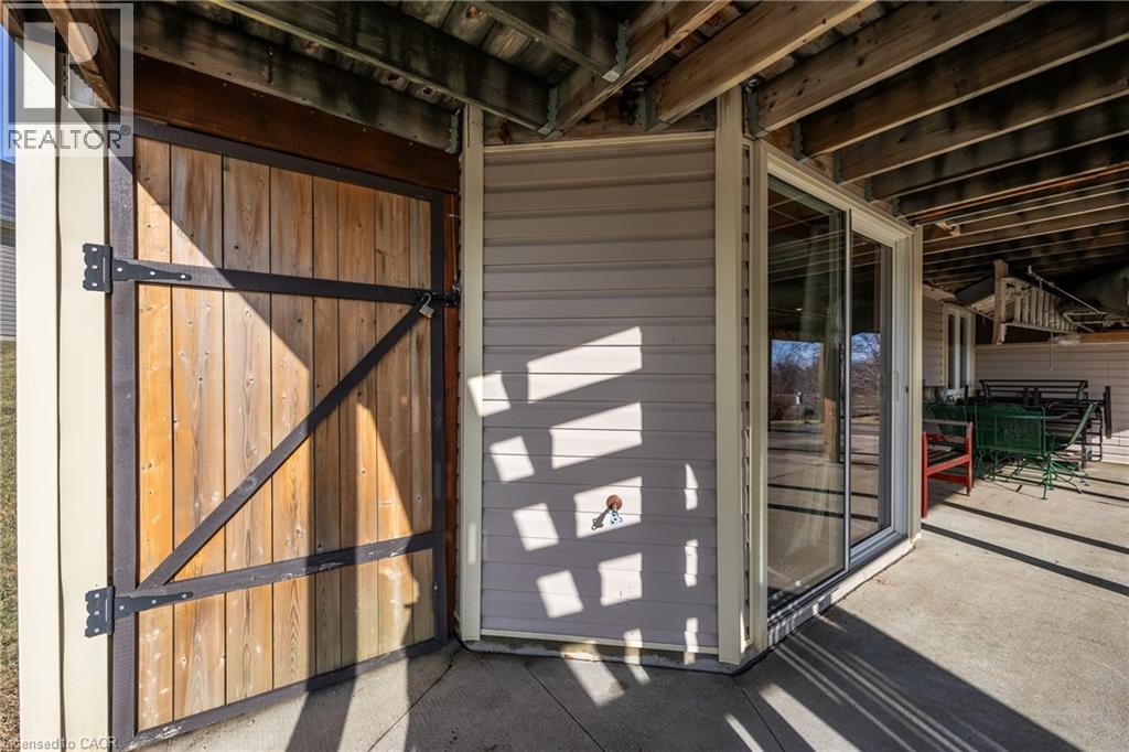 63 UPPER CANADA Drive - 39