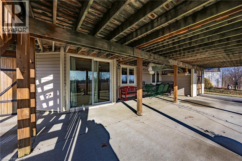 63 UPPER CANADA Drive - 38