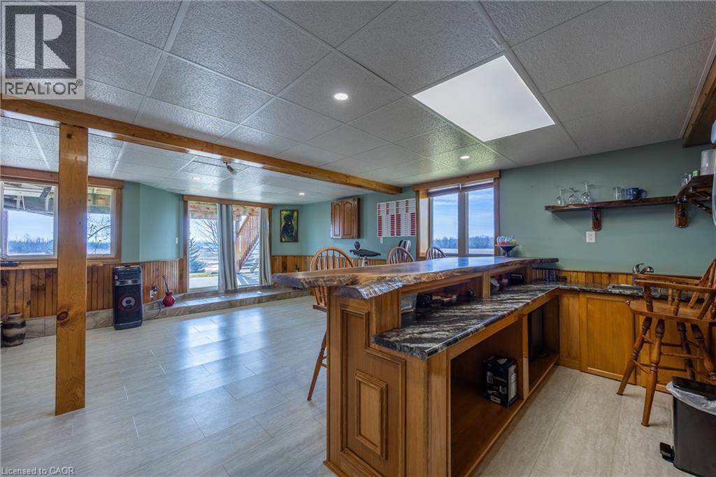 63 UPPER CANADA Drive - 25