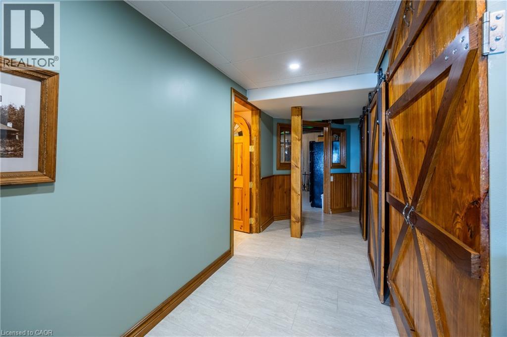 63 UPPER CANADA Drive - 27