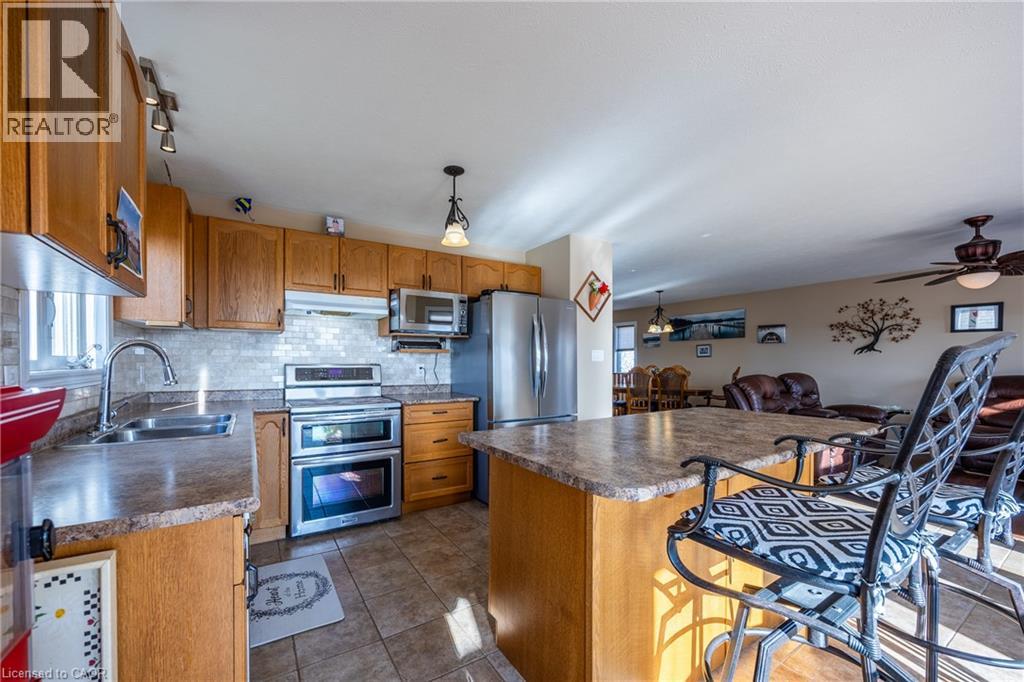 63 UPPER CANADA Drive - 5