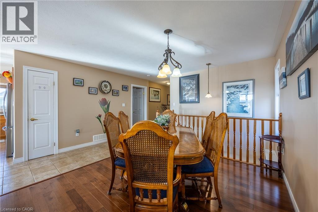 63 UPPER CANADA Drive - 8