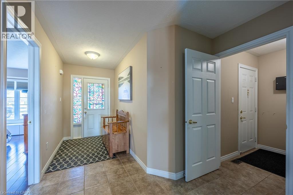 63 UPPER CANADA Drive - 21