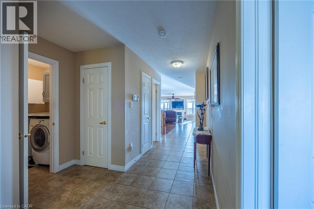 63 UPPER CANADA Drive - 22