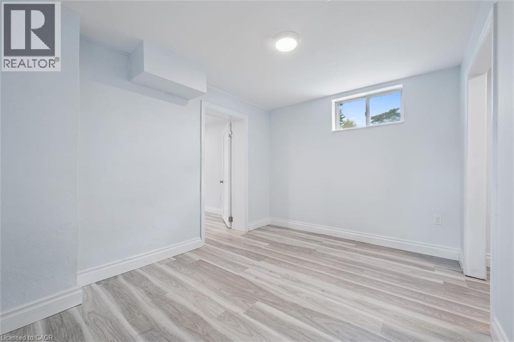 176 WOODVILLE Place, Waterloo, Ontario, N2L4W9 — Photo 5
