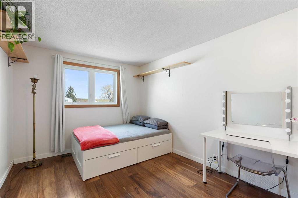 84 Abingdon Crescent NE - 23
