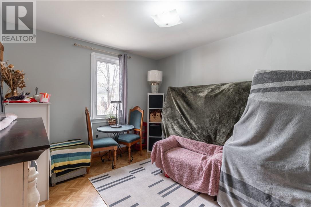 682 Connaught Avenue - 10