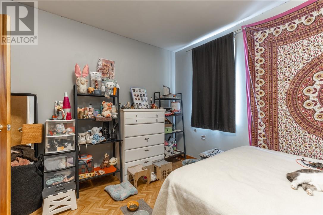 682 Connaught Avenue - 11