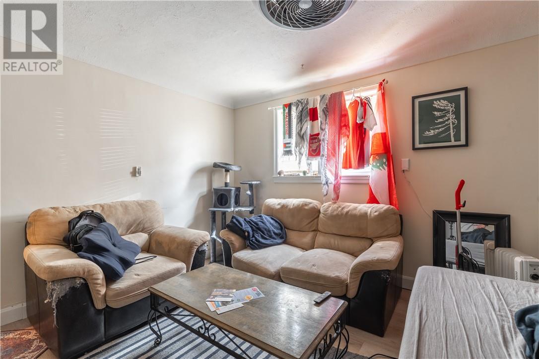 682 Connaught Avenue - 14