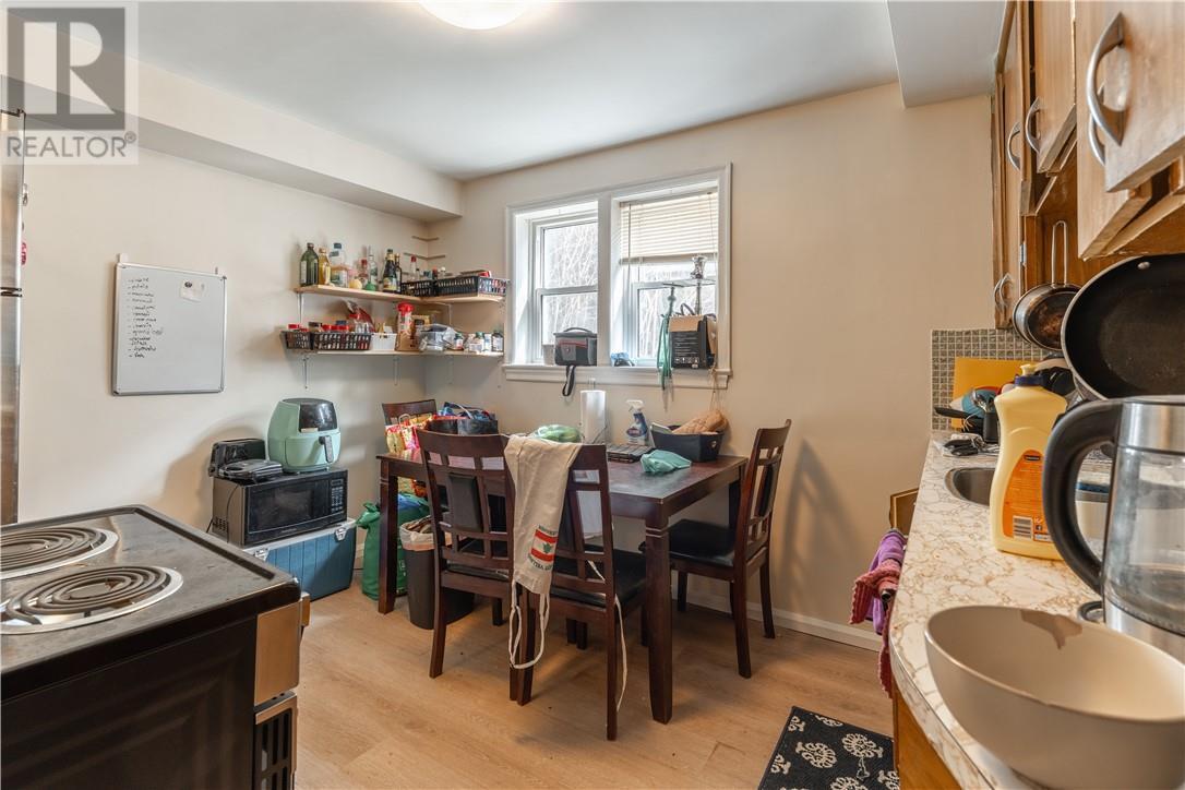682 Connaught Avenue - 15