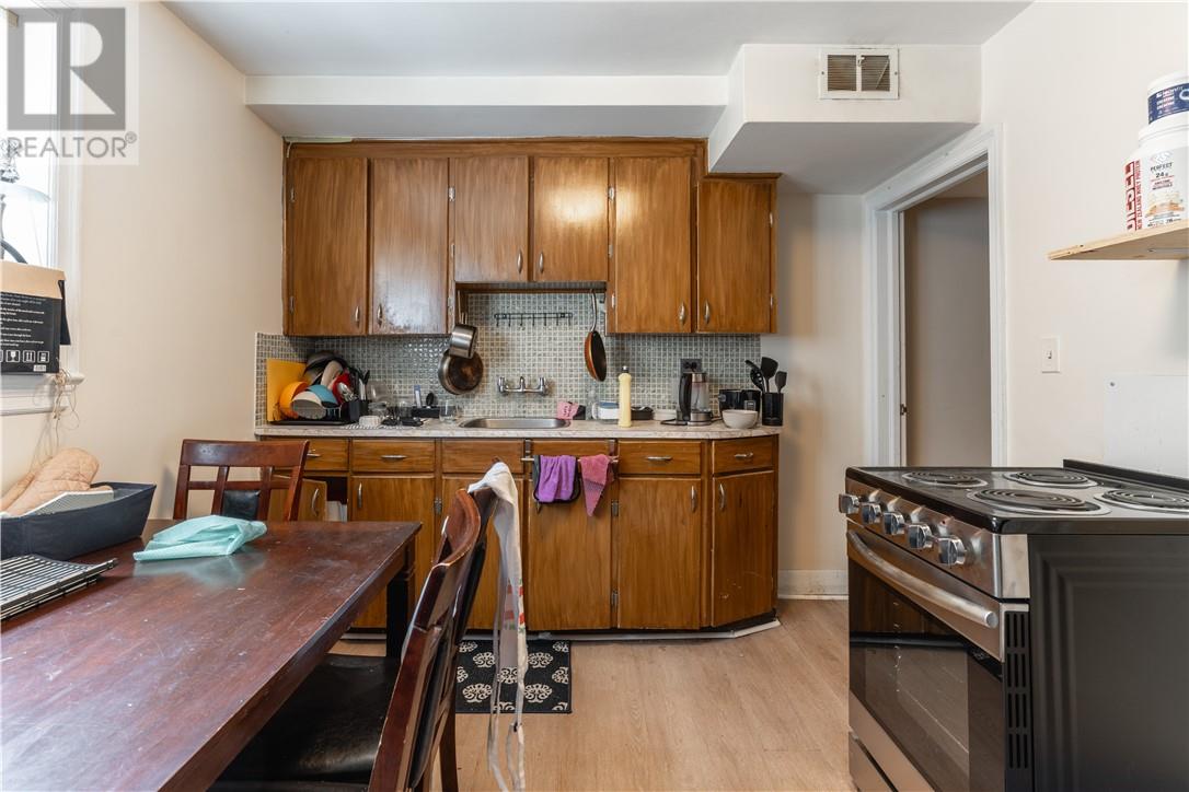 682 Connaught Avenue - 16