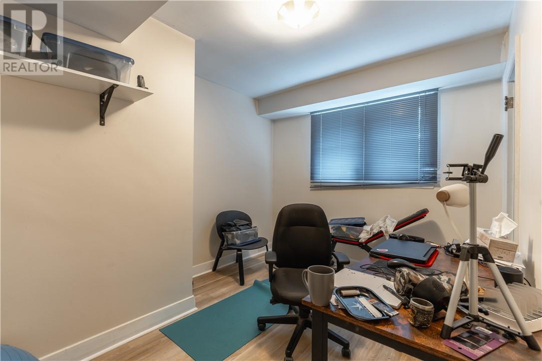 682 Connaught Avenue - 18