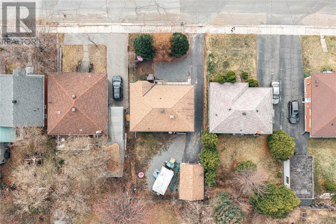 682 Connaught Avenue - 21