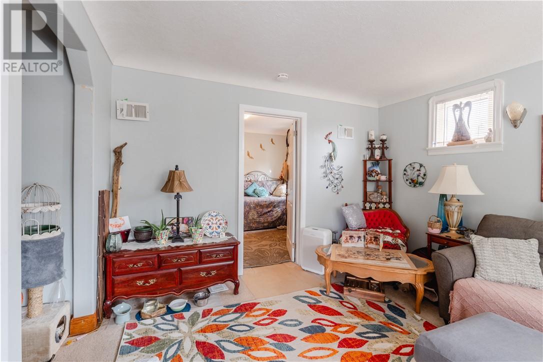 682 Connaught Avenue - 4