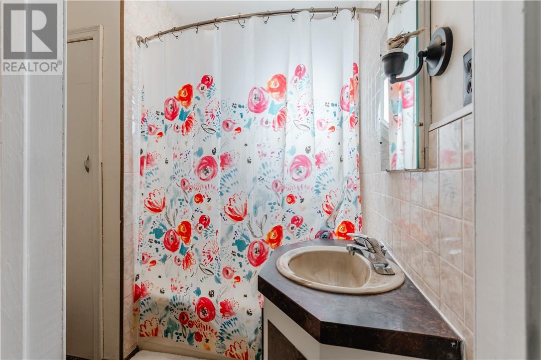 682 Connaught Avenue - 6