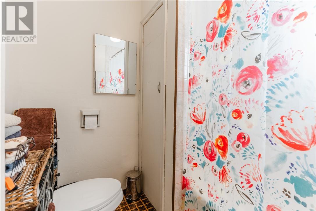 682 Connaught Avenue - 7