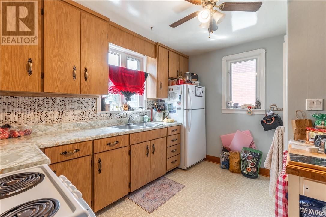 682 Connaught Avenue - 9
