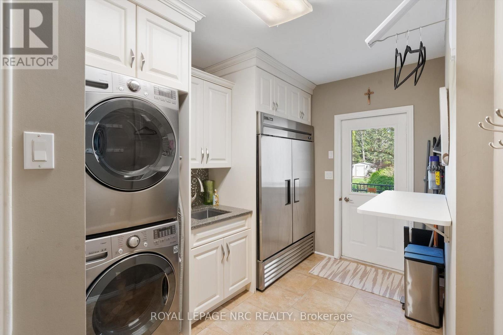 1629 PELHAM STREET N - 36