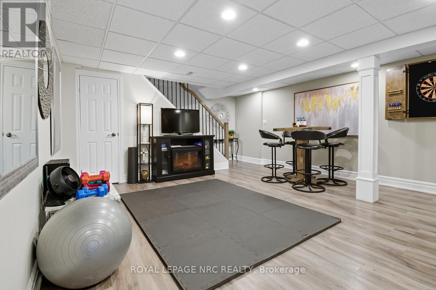 1629 PELHAM STREET N - 39