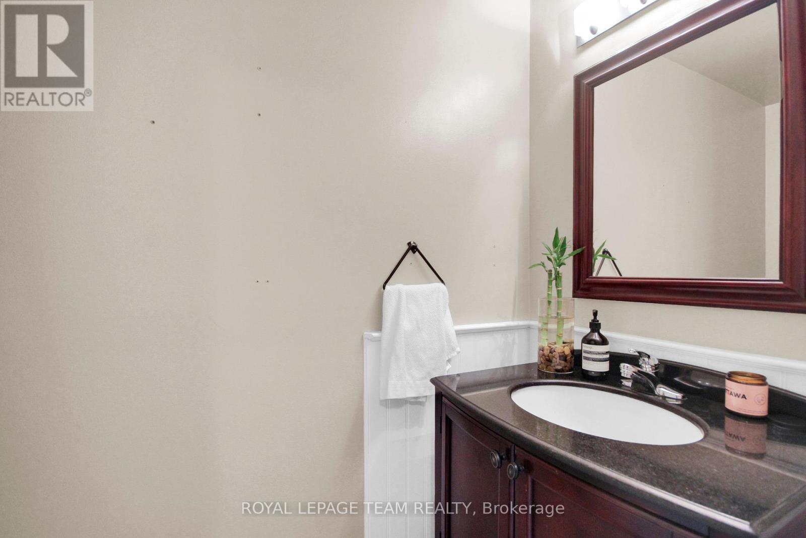 6 BURNETTS GROVE CIRCLE - 43