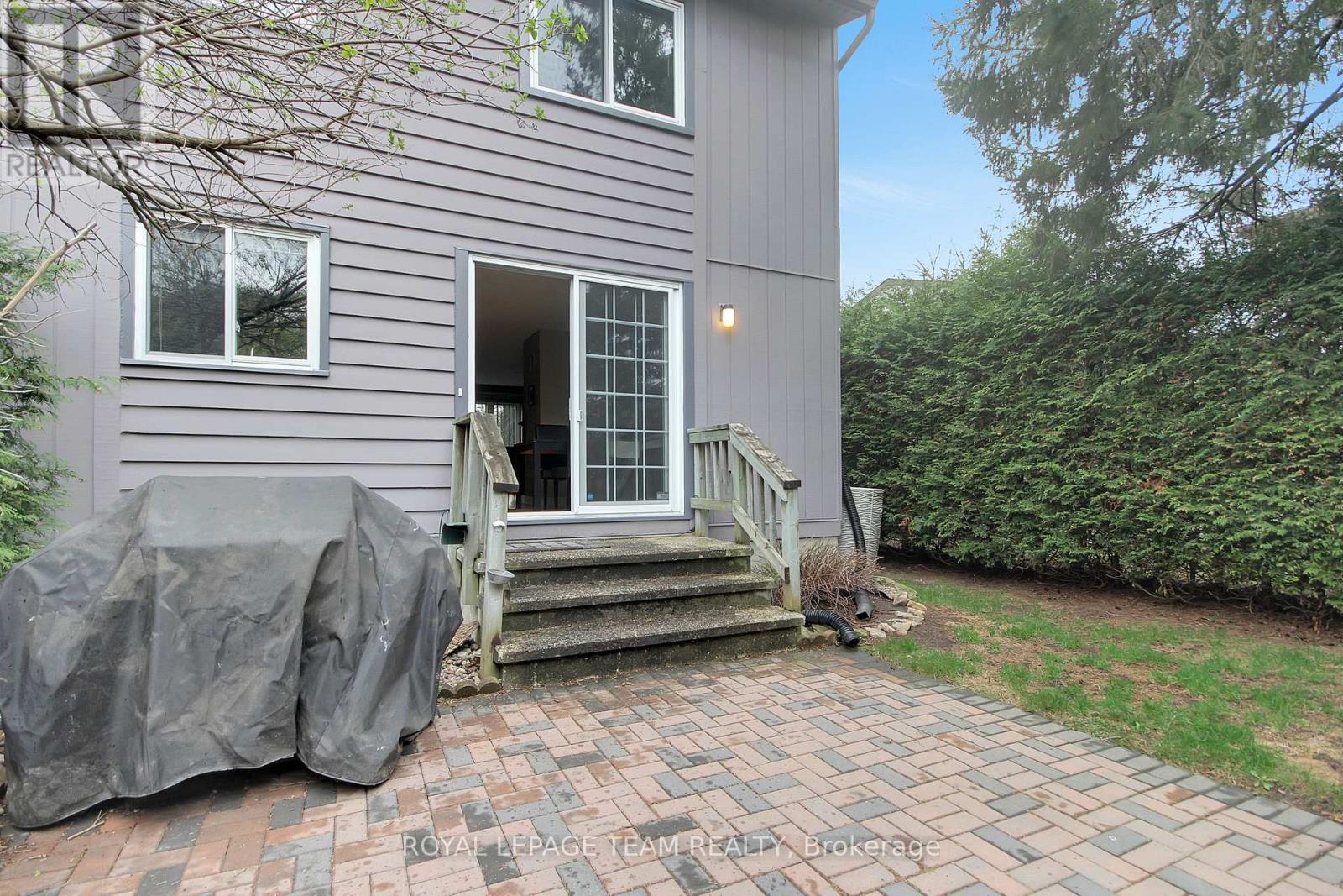 6 BURNETTS GROVE CIRCLE - 47