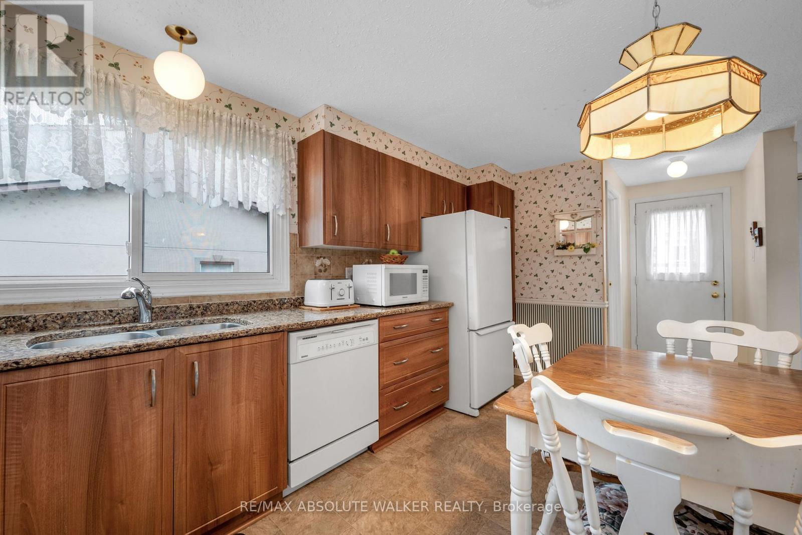 2295 COTTERS CRESCENT - 11