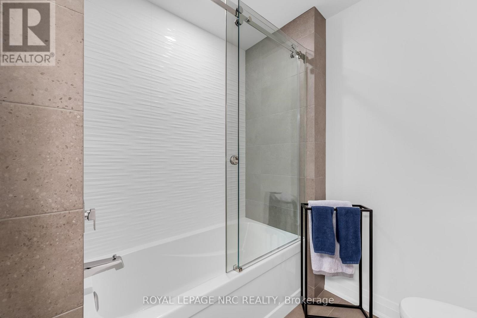 88 MOODY STREET - 37