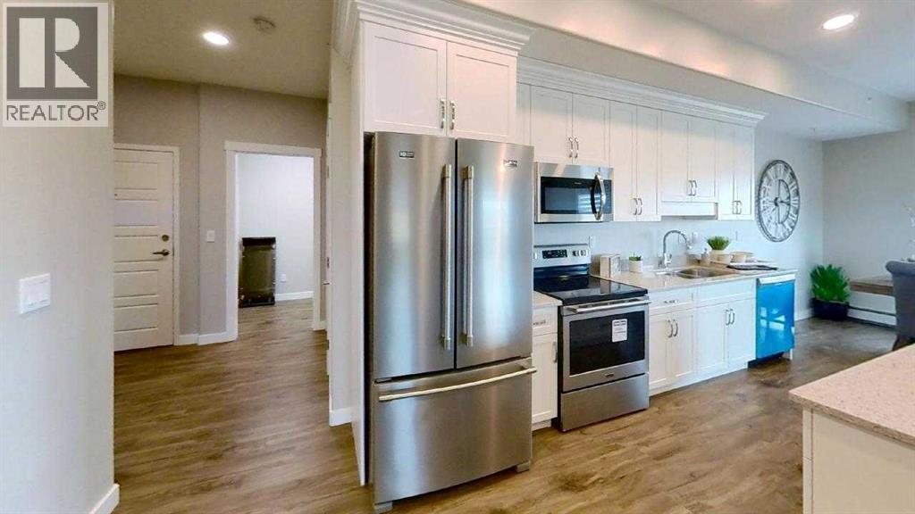 #201 499 Meadow Lake Court E - 2