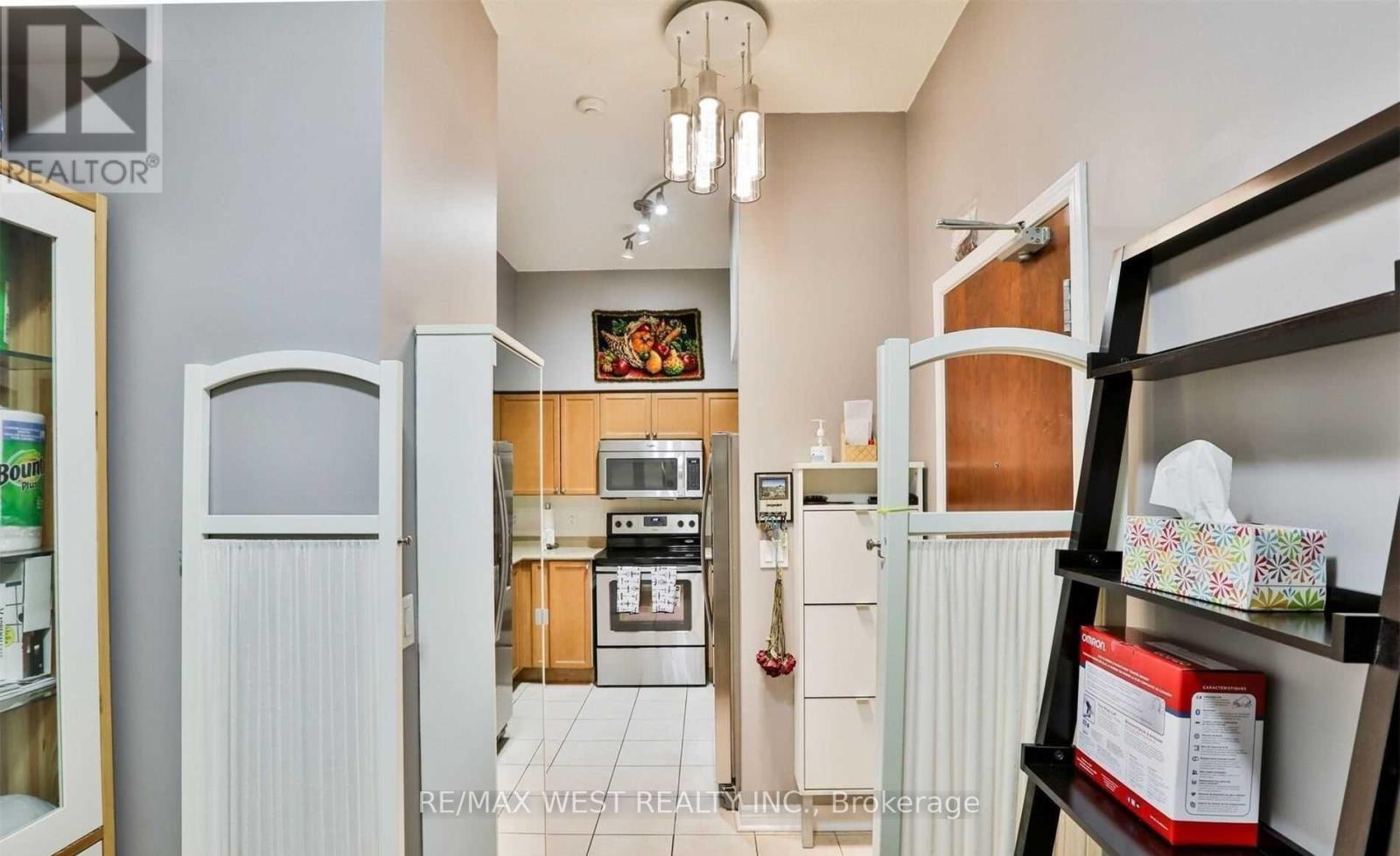 #GV-108 330 PRINCESS ROYAL DRIVE - 14