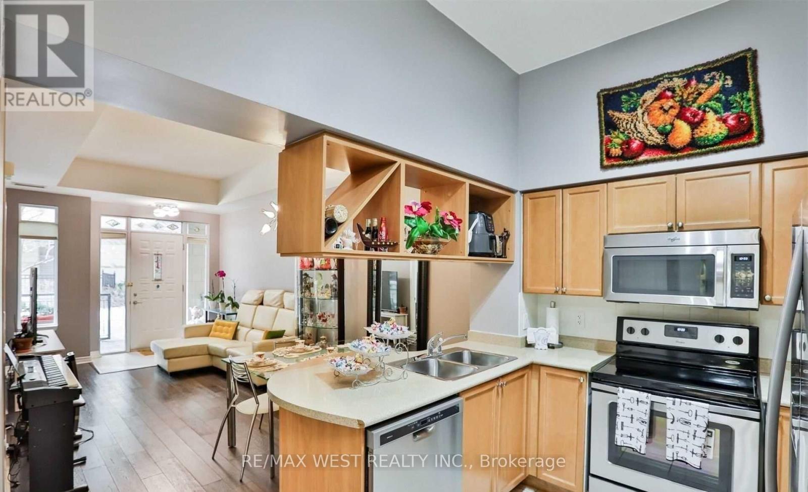 #GV-108 330 PRINCESS ROYAL DRIVE - 15