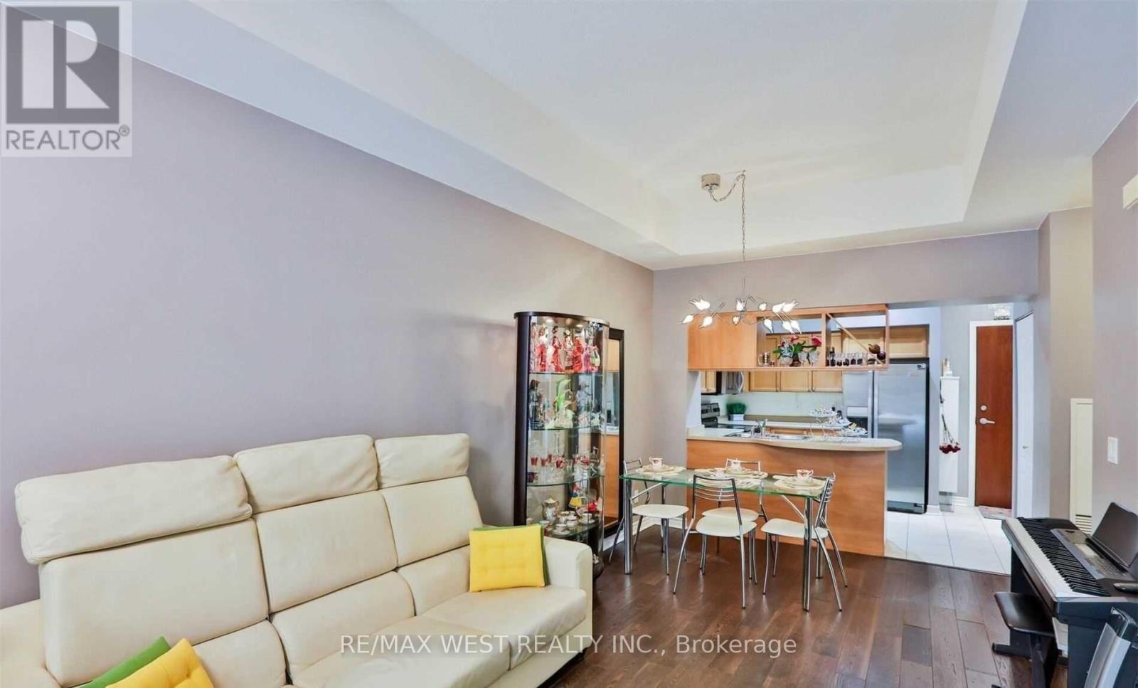 #GV-108 330 PRINCESS ROYAL DRIVE - 4