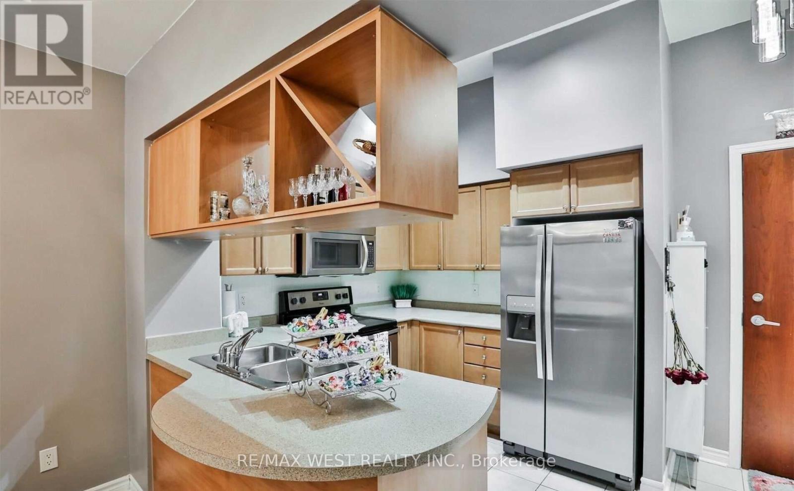 #GV-108 330 PRINCESS ROYAL DRIVE - 8