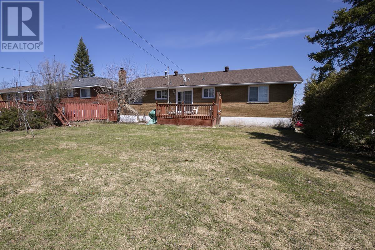 33 Kingsmount BLVD, Sault Ste. Marie, Ontario, P6B3L7 — Photo 5