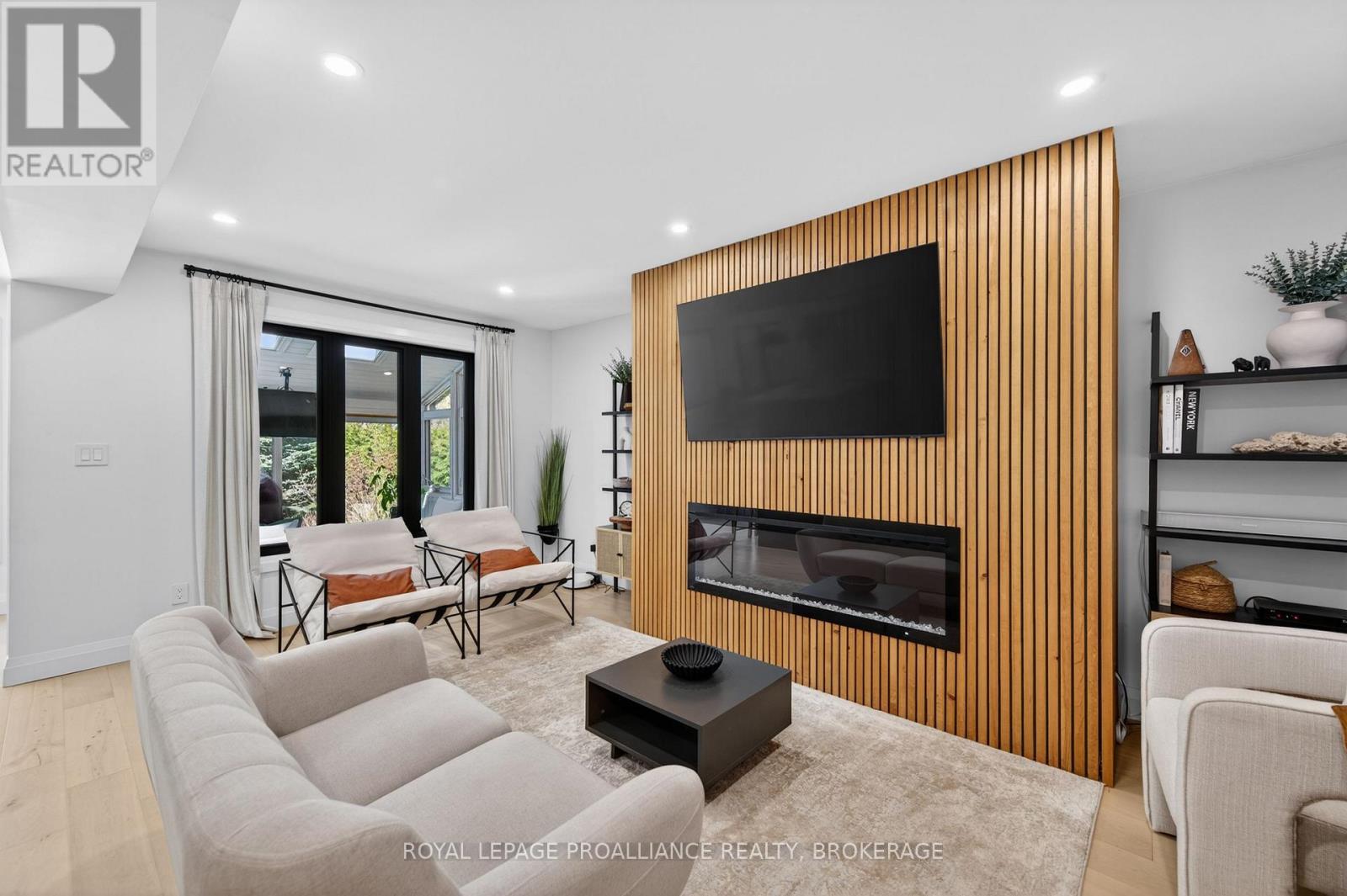 861 MONA DRIVE - 12
