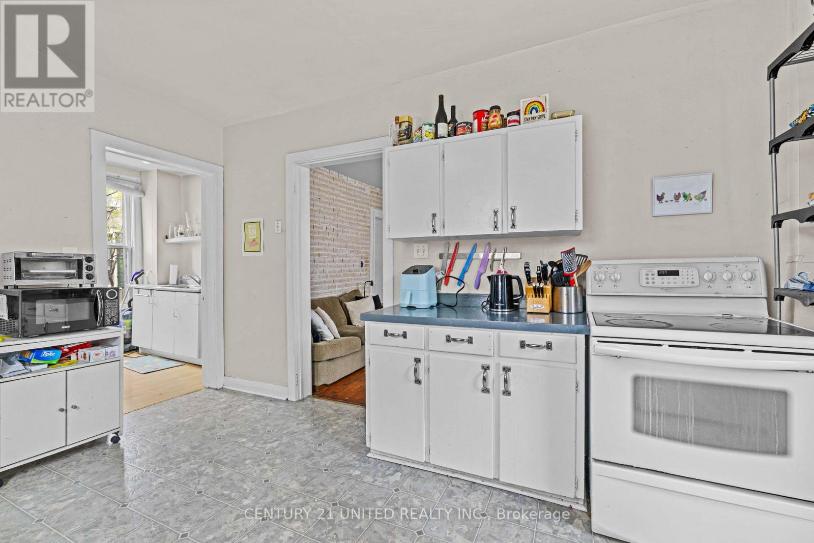 667 GEORGE STREET N - 8