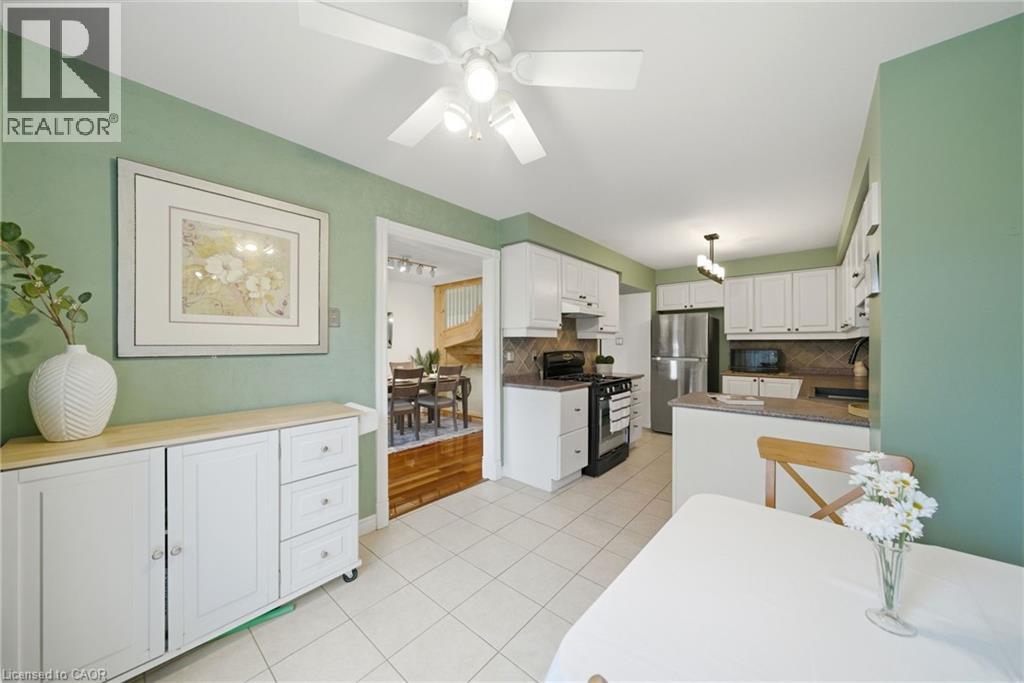 11 TOMAHAWK Drive, Grimsby, Ontario, L3M5G4 — Photo 2