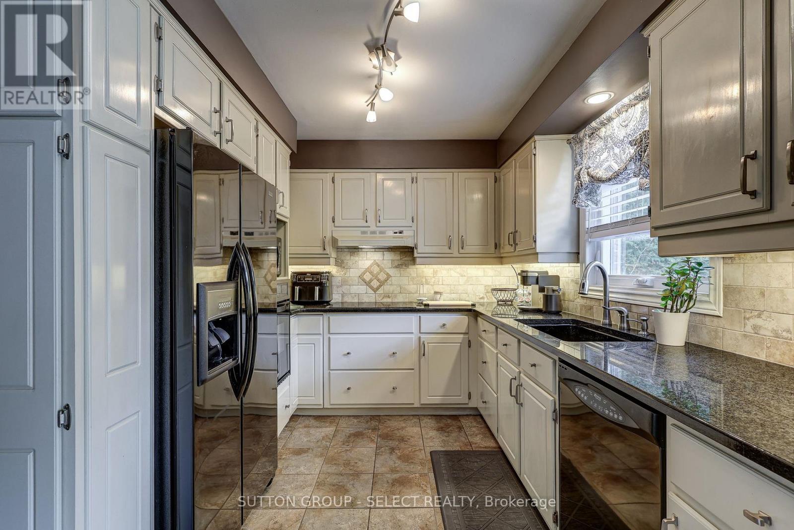 94 CARRIAGE HILL DRIVE - 11