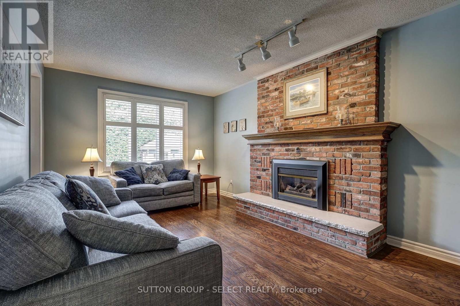 94 CARRIAGE HILL DRIVE - 9