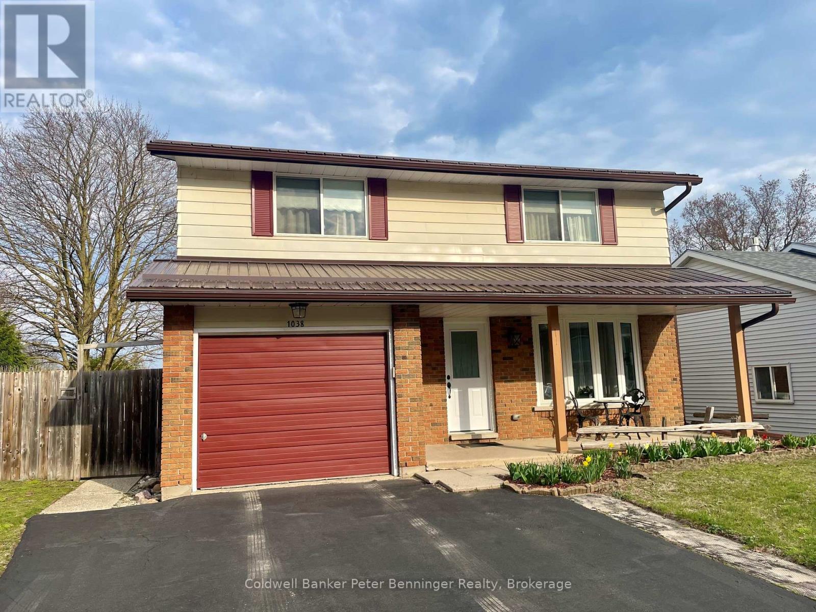1038 WELLINGTON STREET - 1