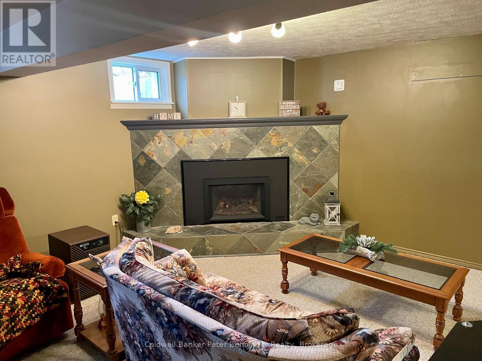 1038 WELLINGTON STREET - 24