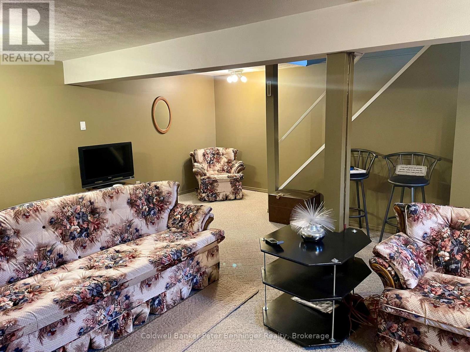 1038 WELLINGTON STREET - 27