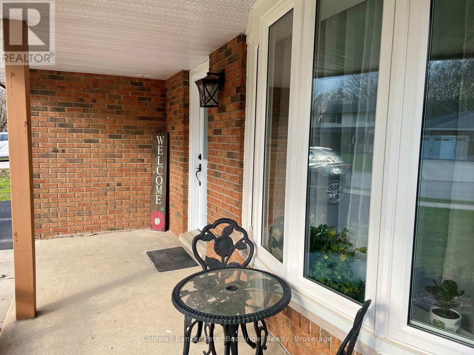 1038 WELLINGTON STREET - 4