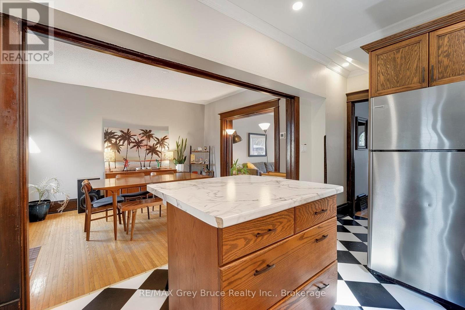 407 5TH STREET E - 14