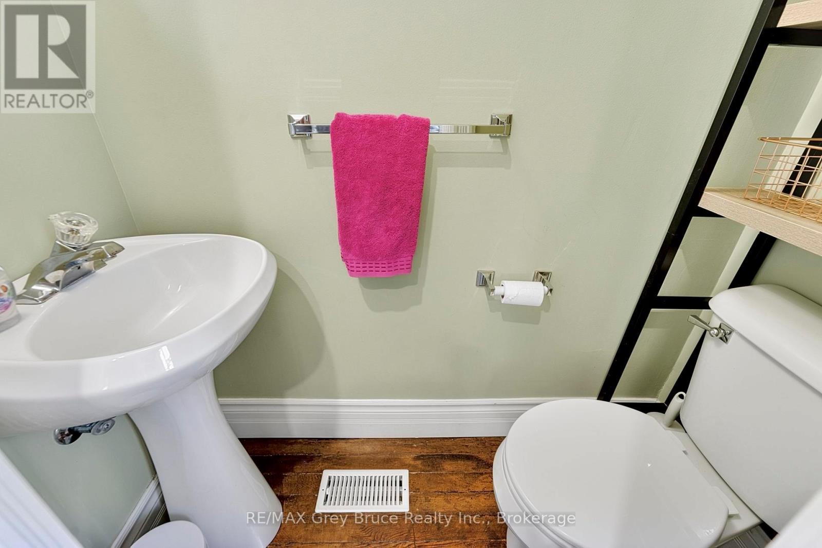 407 5TH STREET E - 15