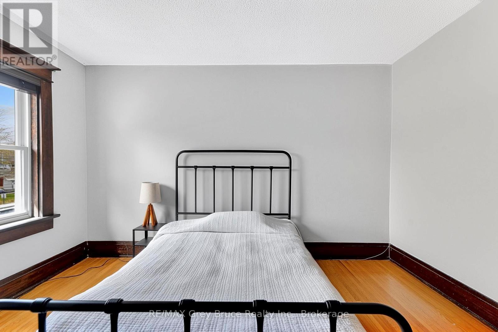 407 5TH STREET E - 23