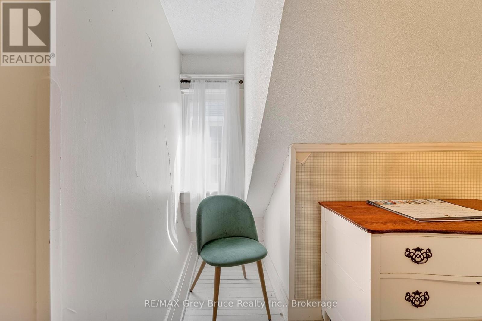 407 5TH STREET E - 32
