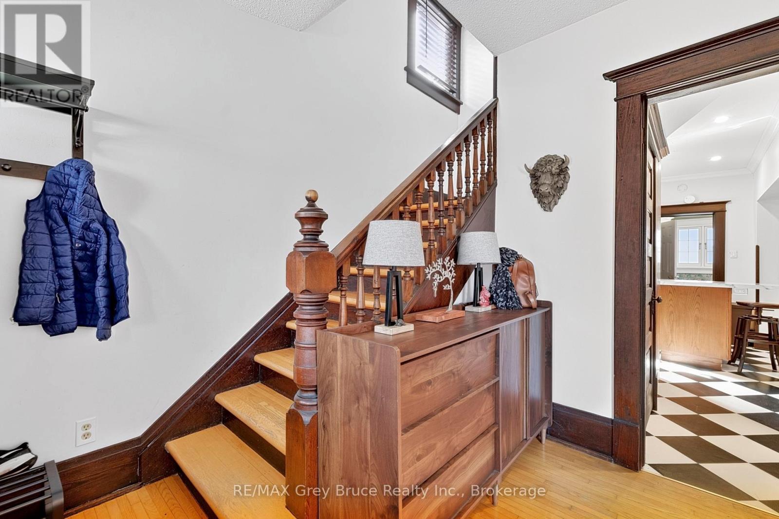 407 5TH STREET E - 4