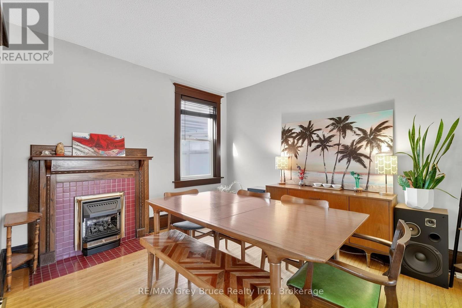 407 5TH STREET E - 9