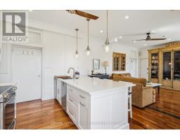 202 & 206 - 12 Bigwin Island, Lake Of Bays, ON P0B1A0 Photo 12