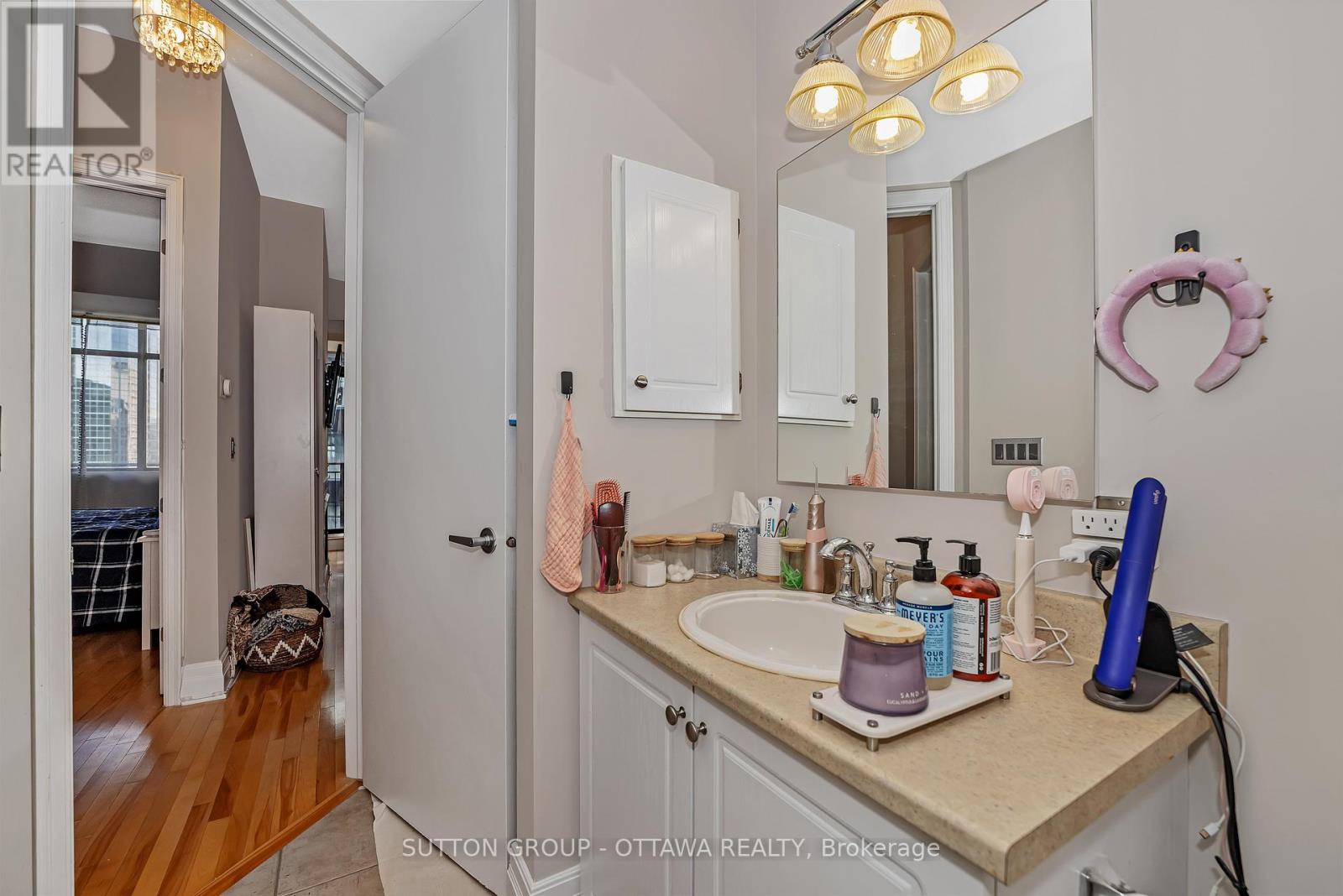 #903 375 LISGAR STREET - 30